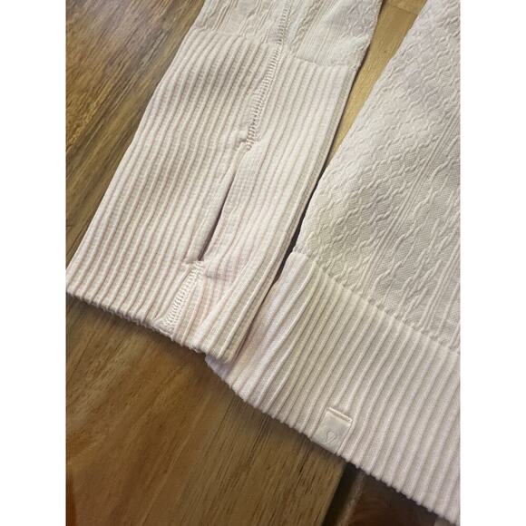 Lululemon Long Sleeve Light Pink Top Small with thumb holes - Picture 4 of 4